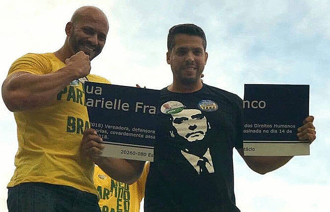 Os dois homens que aparecem na imagem são candidatos a Deputado estadual  e federal do partido de Bolsonaro, o PSL.