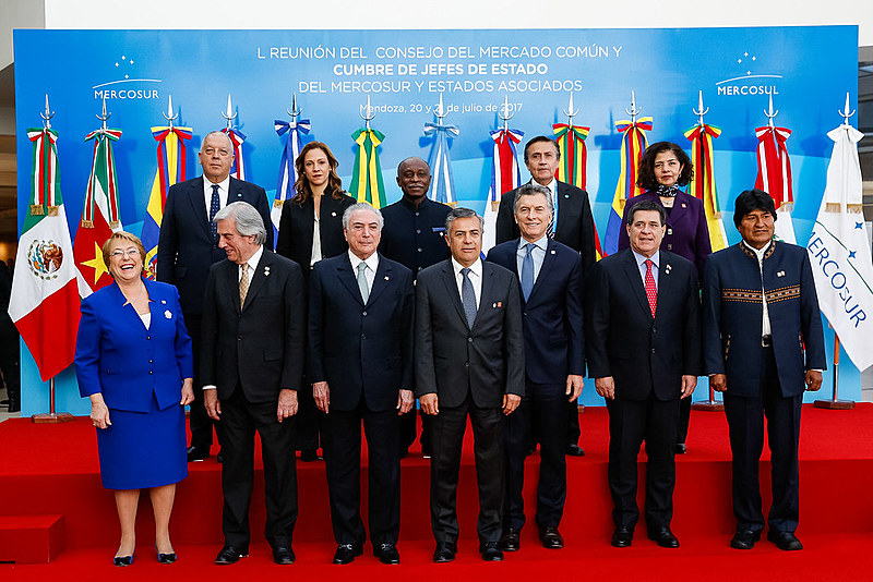 Foto oficial da reunião da Cúpula do Mercosul realizada em Mendoza, Argentina, no ano de 2017.