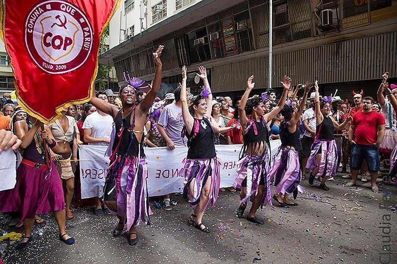 Bloco Comuna que Pariu apresenta em seu samba enredo forte crítica à homofobia