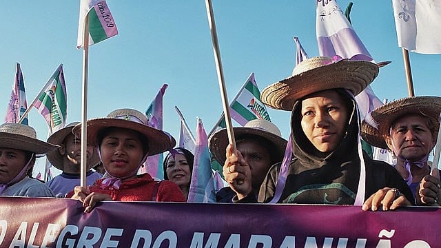 Peasant women lead 100,000-strong march in Brasília