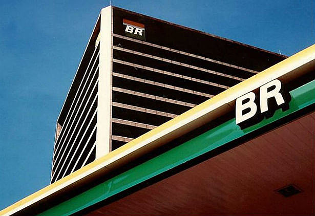 Postos de distribuidora privatizada por Bolsonaro têm gasolina mais cara de SP e sete capitais