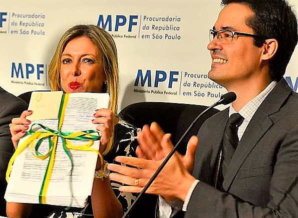 A procurado Thaméa Danelon ao lado de Dallagnol: "colocava todos na barraca e metralhava kkkk"