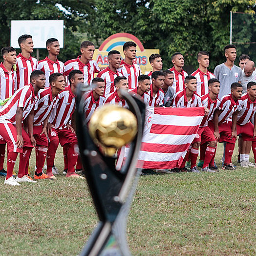 O time e o troféu