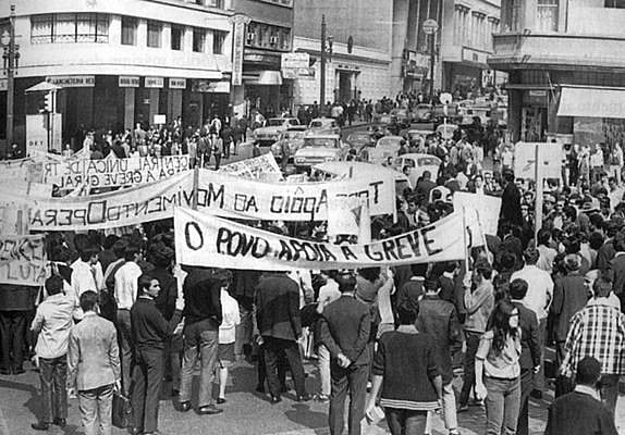 Sem a injeção de capital do 13º e das férias remuneradas, como quer a chapa do Bolsonaro, o Brasil perde quase 6% do PIB na economia.