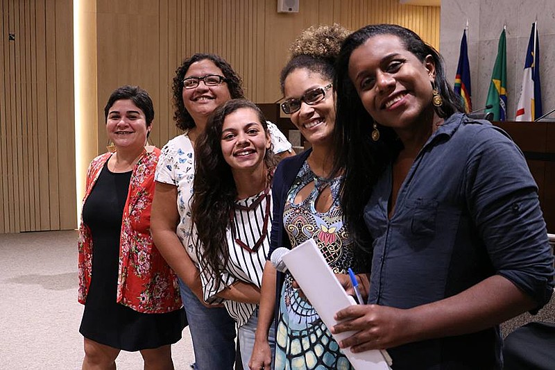 Co-deputadas precisam das assinaturas de 17 parlamentares e, em seguida, 25 votos para aprovação em plenário;
