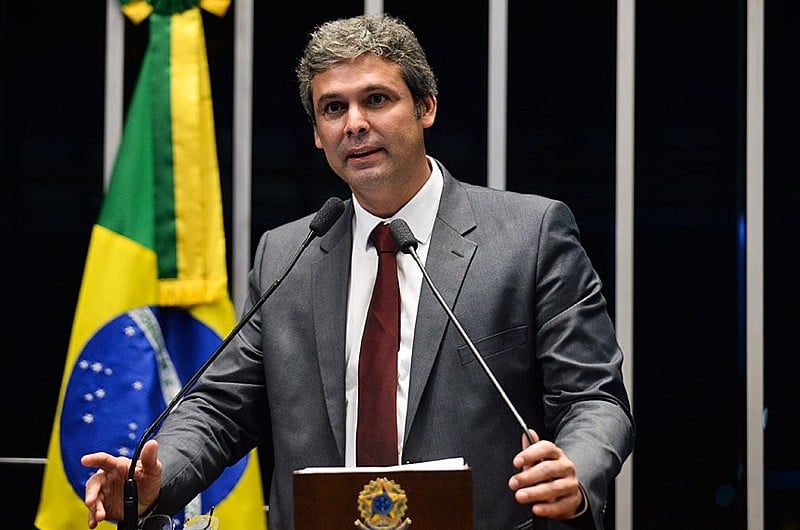 Senador Lindbergh Farias avaliou que Congresso Nacional não tem condições de continuar deliberando matérias deste governo