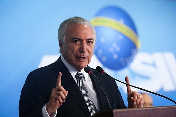 Michel Temer participa da cerimônia de anúncio da medida provisória do Programa de Manutenção e Geração de Empregos no Palácio do Planalto