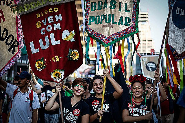 O bloco carnavalesco #VemComLula durante ato em São Paulo, em 2018. Pré-carnavais nas capitais, vem tendo manifestações de apoio a Lula.
