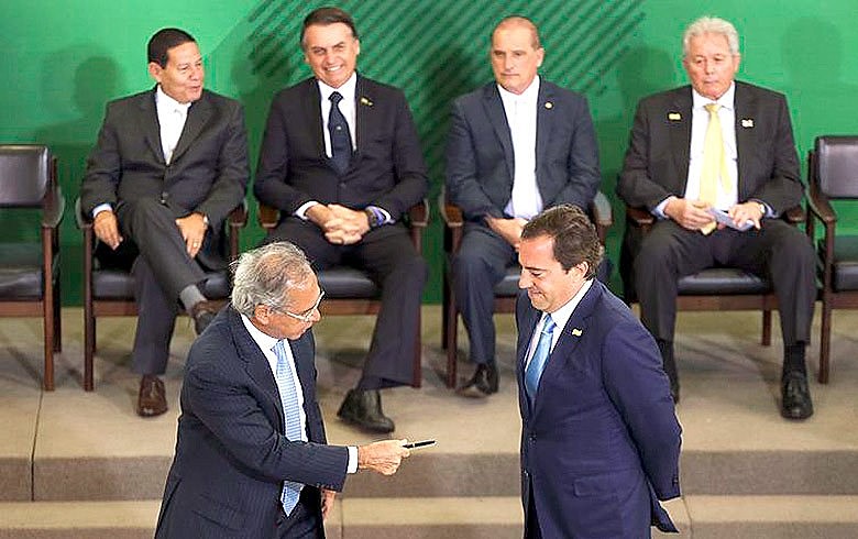 Paulo Guedes e Jair Bolsonaro dão posse aos novos presidentes dos bancos públicos