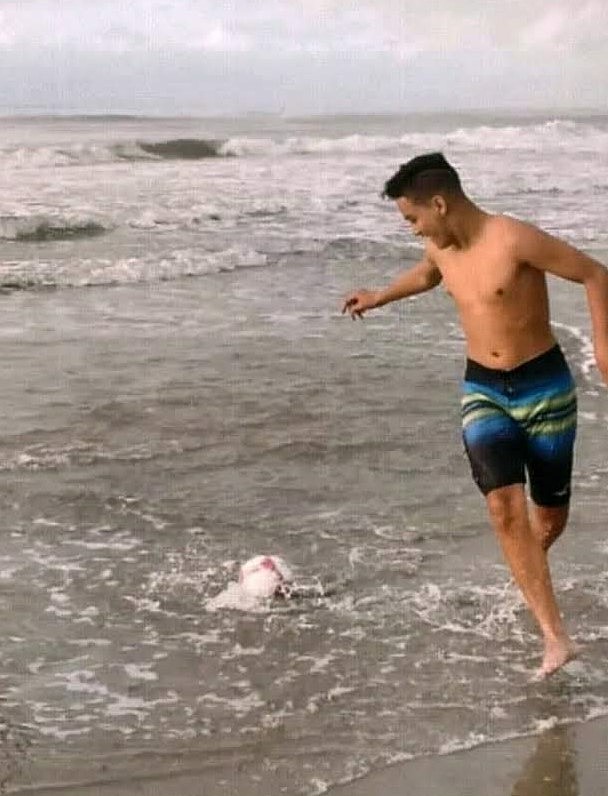 “Ele era muito querido por todos, pelos amigos, família, todo mundo. Era alegre e gostava de zoar todo mundo,” conta a irmã de Elias