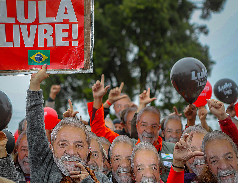 Militantes da Vigília Lula Livre, em Curitiba, mantém acampamento permanente pela liberdade do ex-presidente