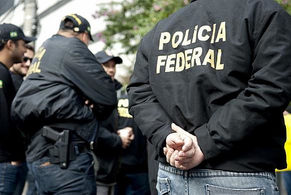Policiais federais participam de operação de condução coercitiva do ex-presidente Lula
