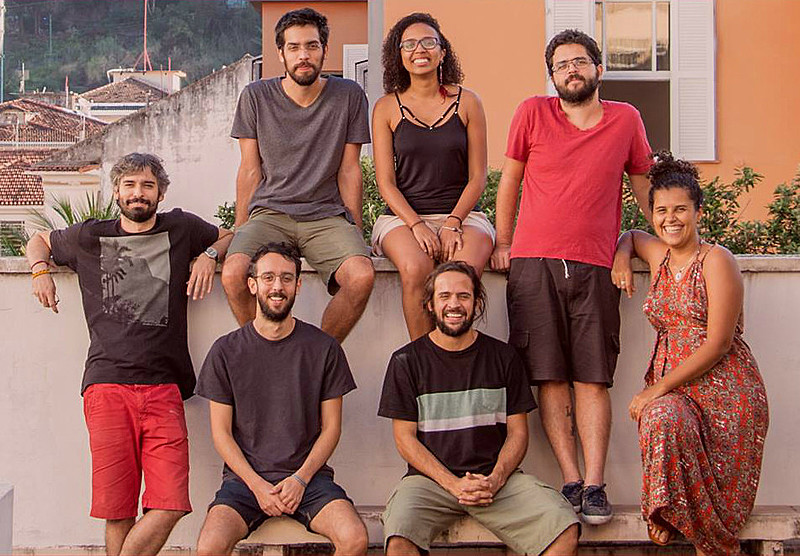 A banda existe desde 2002 e lançou recentemente seu quinto álbum, "Memórias do Fogo".
