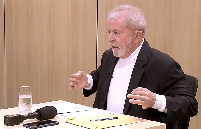 Ex-presidente Lula durante entrevista con los periodistas Mino Carta y Sérgio Lirio, de Carta Capital