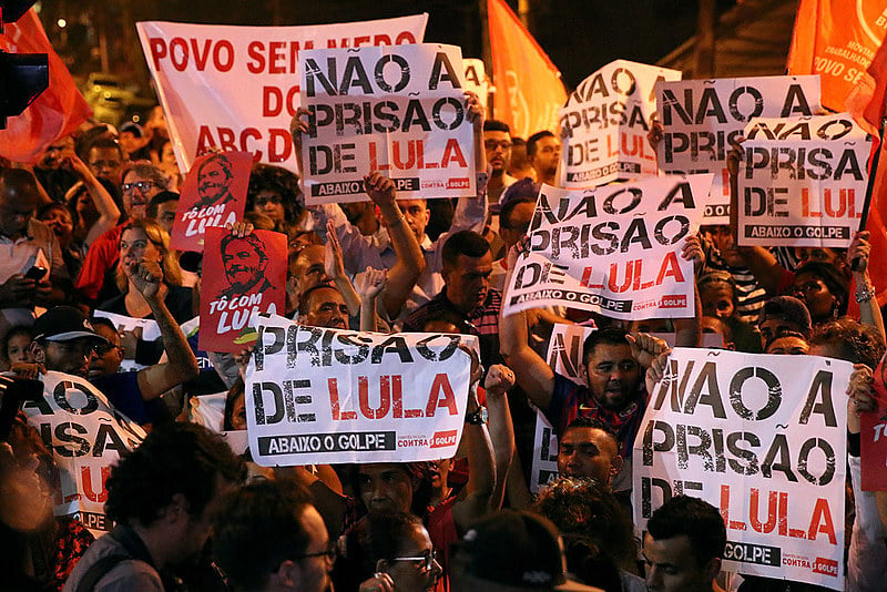 População se manifesta contra o golpe