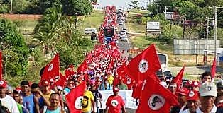 A Marcha Lula Livre é organizada pelo MST e Frente Brasil Popular e apoiada pela CUT