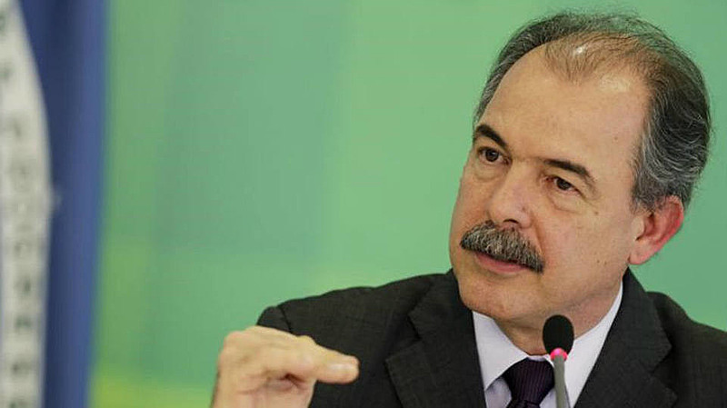 Ex-ministro da Educação no governo Dilma diz que Temer tem a "clara intenção de reduzir a inclusão de pessoas de baixa renda na educação superior"