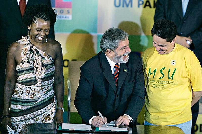 Lula durante cerimônia de lançamento do Programa Universidade para Todos (PROUNI) em 2005. O programa completou 14 anos neste domingo (13).