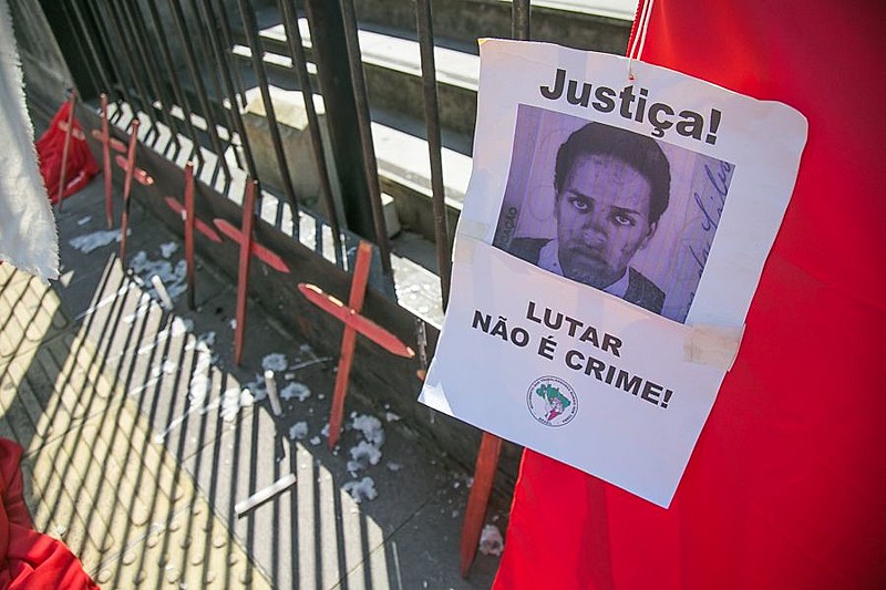 Militantes do MST organizaram vigília em frente ao Fórum Central de Porto Alegre para acompanhar o julgamento