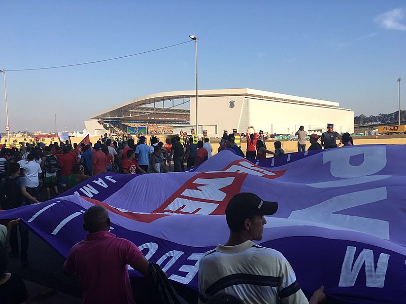 Ato "Fora Temer SP, #OcupaOlimpiada" em frente ao Itaquerão