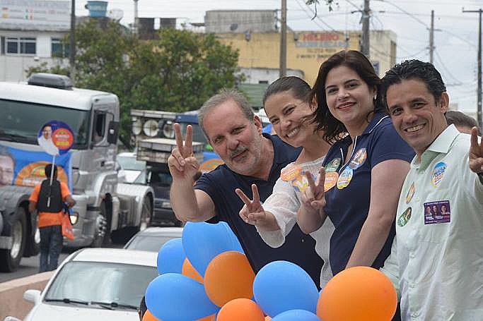 Em momento de polarização política, senador ocupa espaço da direita no estado, mas corre atrás de votos petistas