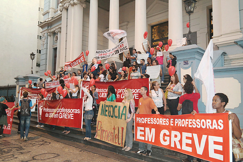 Em 17 de agosto, professores encerraram uma greve que durou 106 dias