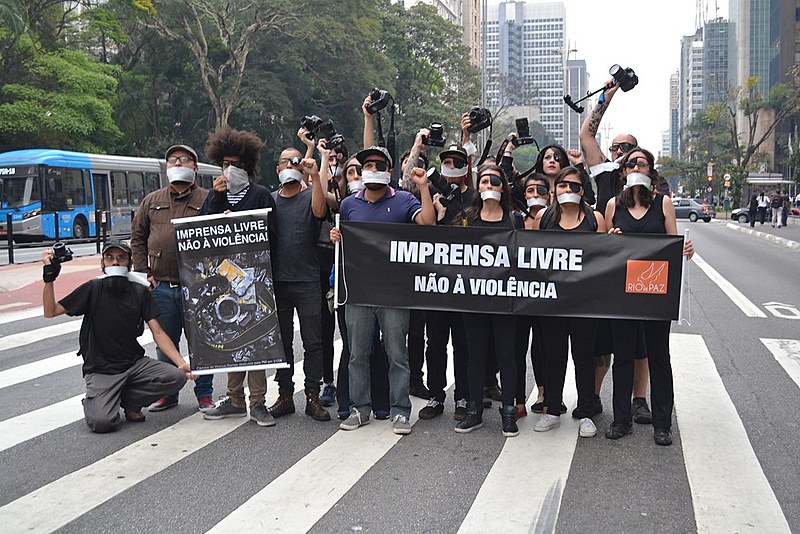 Profissionais da imprensa durante protesto contra a violência policial nas manifestações