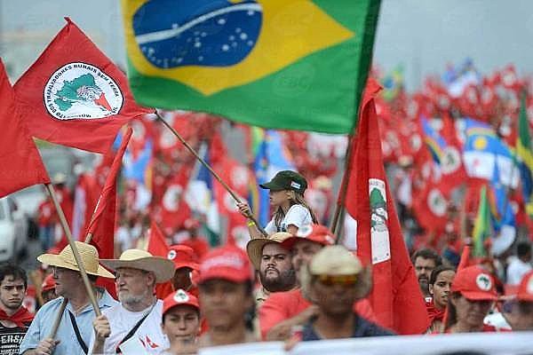 O MST se organiza desde 1984 na luta pela terra