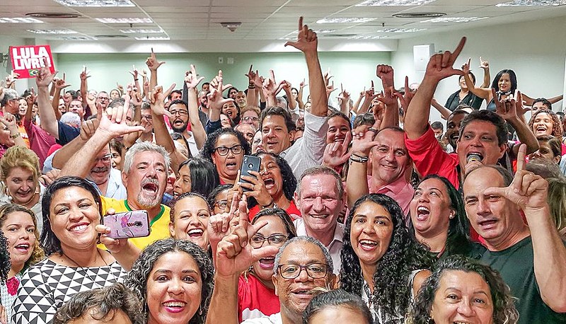 Fernando Haddad se encontra com educadores durante Caravana Lula Livre em Vitória (ES)