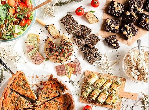 Para fazer pratos nutritivos nas ceias e economizar, uma estratégia é comprar alimentos direto dos produtores.
