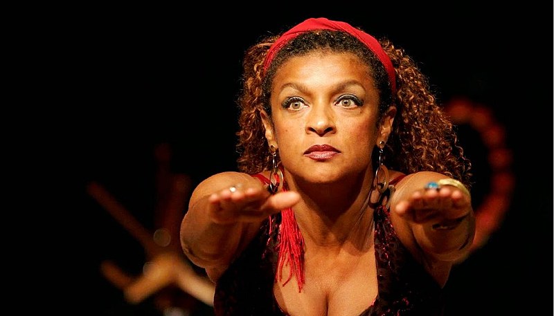 Atriz ganhou o Troféu Raça Negra de 2010, na categoria Teatro
