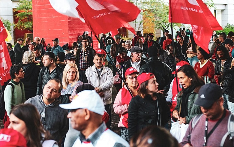 "É preciso disputar a opinião pública e seguir trabalho de base nas periferias", diz deputado estadual Carlos Giannazi (Psol)
