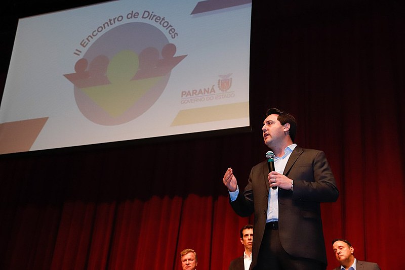 A APP-Sindicato vem batalhando contra a intenção do governo Ratinho Jr. em fechar turmas e turnos do Ensino Médio