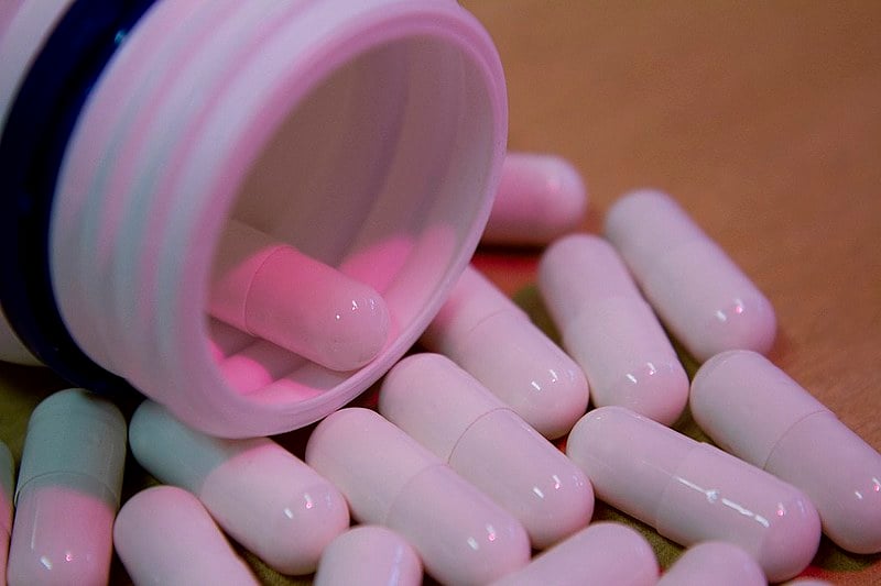 Em 2018, O Instituto de Tecnologia em Fármacos (Farmanguinhos/Fiocruz) obteve autorização da Anvisa para a produção do antiviral