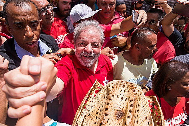 A sessão para o julgamento do pedido dos advogados de Lula deve começar às 13h