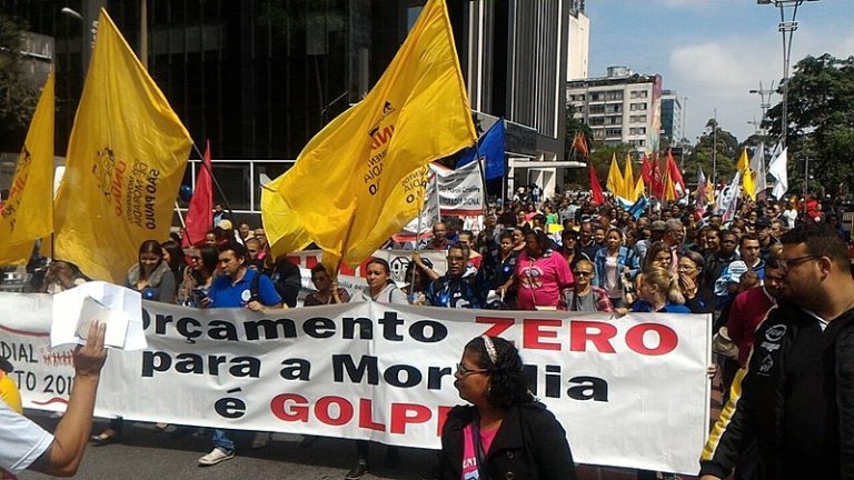 “Minha Casa Minha Vida está na UTI”, diz militante durante ato nacional por moradia