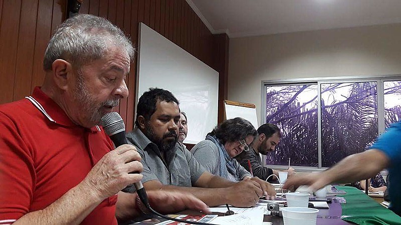 Lula: "E se daqui 50 dias Dilma volta? Ele [Temer] desmontou o governo e as empresas estatais"