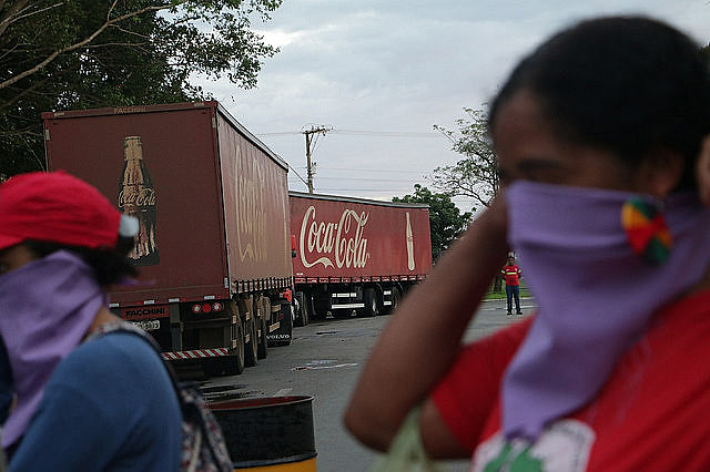 Para los movimientos, las multinacionales presentes en el FMA intentan privatizar el acuífero Guarani para la producción de bebidas