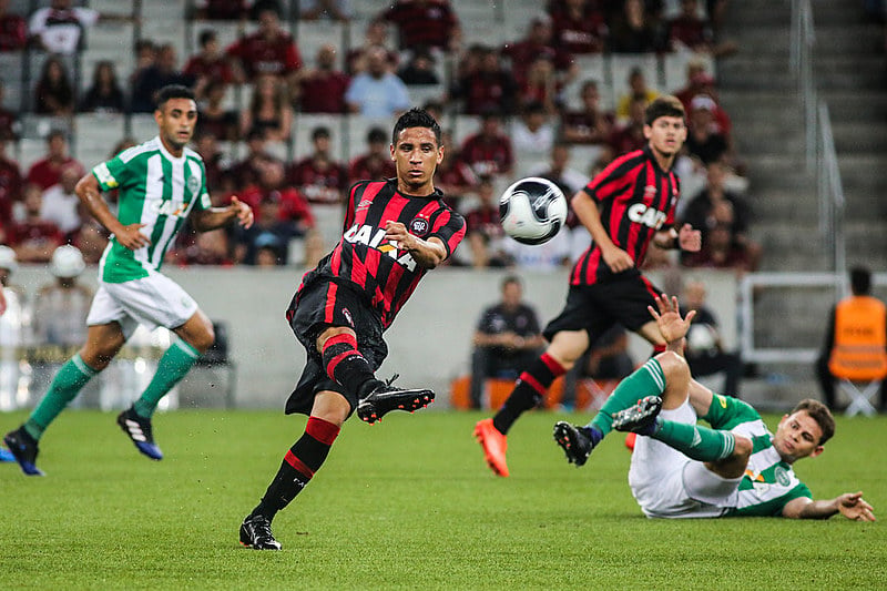 Resultado de 2x0 aproximou os rivais na tabela de classificação no cada vez mais desinteressante campeonato estadual