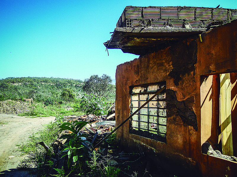 Até agora, nenhuma casa foi levantada e entregue aos ex-moradores do distrito