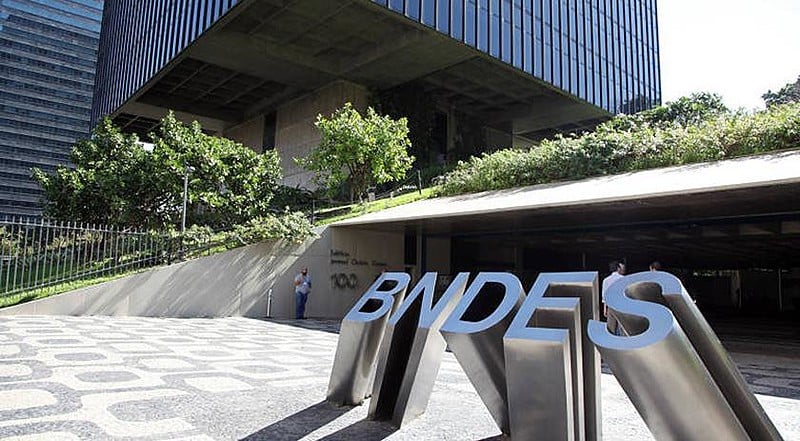 Bolsonaro e Guedes propõem redirecionamento das políticas de financiamento do BNDES; prioridade é romper com legado dos governos PT