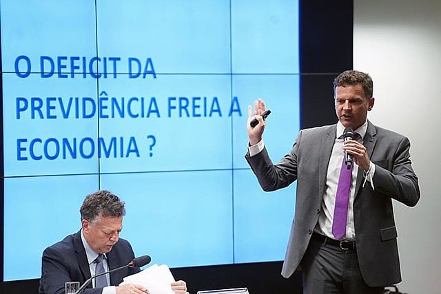 Especialista rebateu pontos que estão sendo divulgados para defender o projeto de reforma da previdência