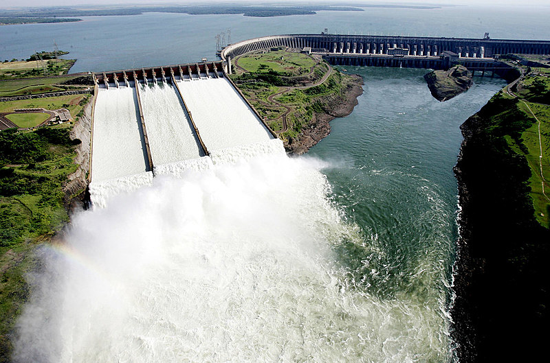 A usina de Itaipu é uma daquelas que serão atingidas pela privatização