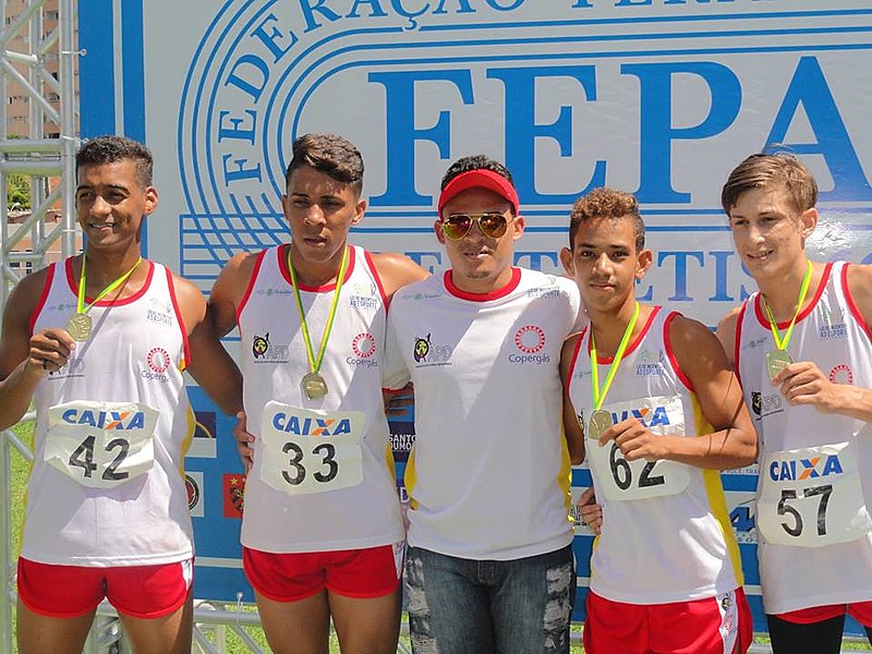 À esquerda da foto, velocistas que vêm se destacando desde os Jogos Escolares (JEPs) de 2016.