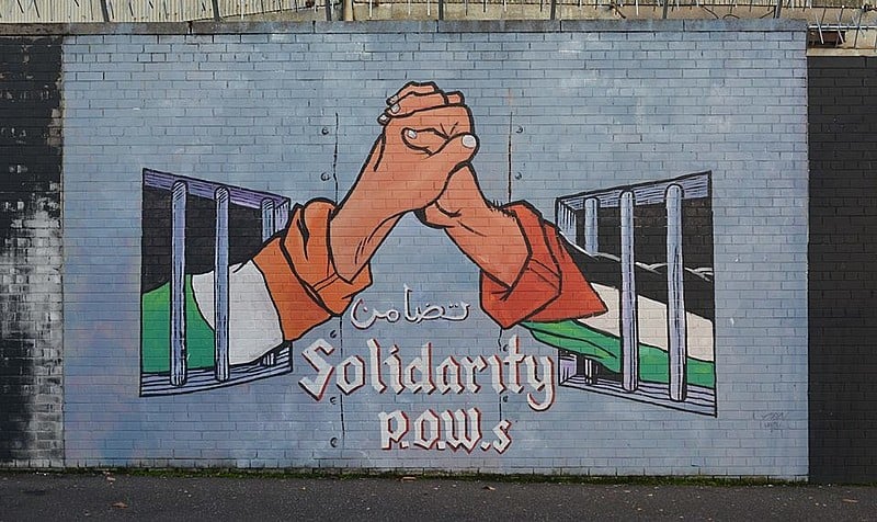 Mural em homenagem aos prisioneiros palestinos