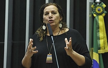 Para Jandira, forças armadas não são policiais, para dar segurança ao cidadão. Mas preparadas para a guerra, para matar