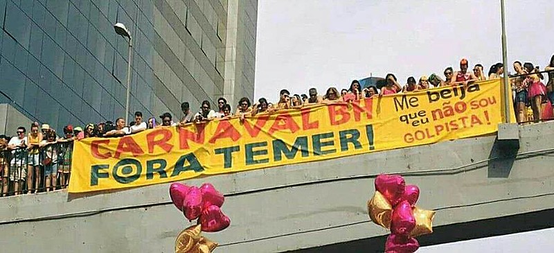 Na capital mineira, uma faixa de 50 metros ganhou as ruas contra o presidente não eleito