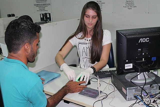 O processo é feito nos cartórios eleitorais de cada cidade