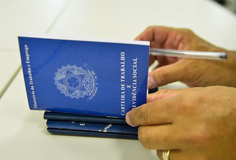 Redução na obrigação do registro diário da jornada de trabalho atinge 90% da população