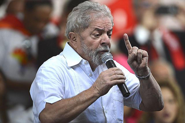 Ex-presidente, segundo seu advogado, sofre "lawfare", tática para manter em constante exposição negativa sua imagem